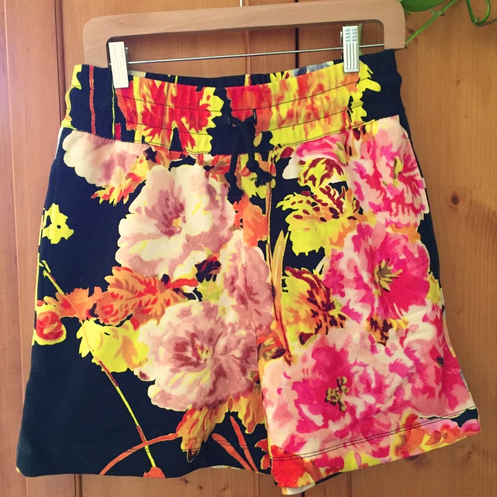 NWT Dries Van Noten Shorts - black w/ floral print